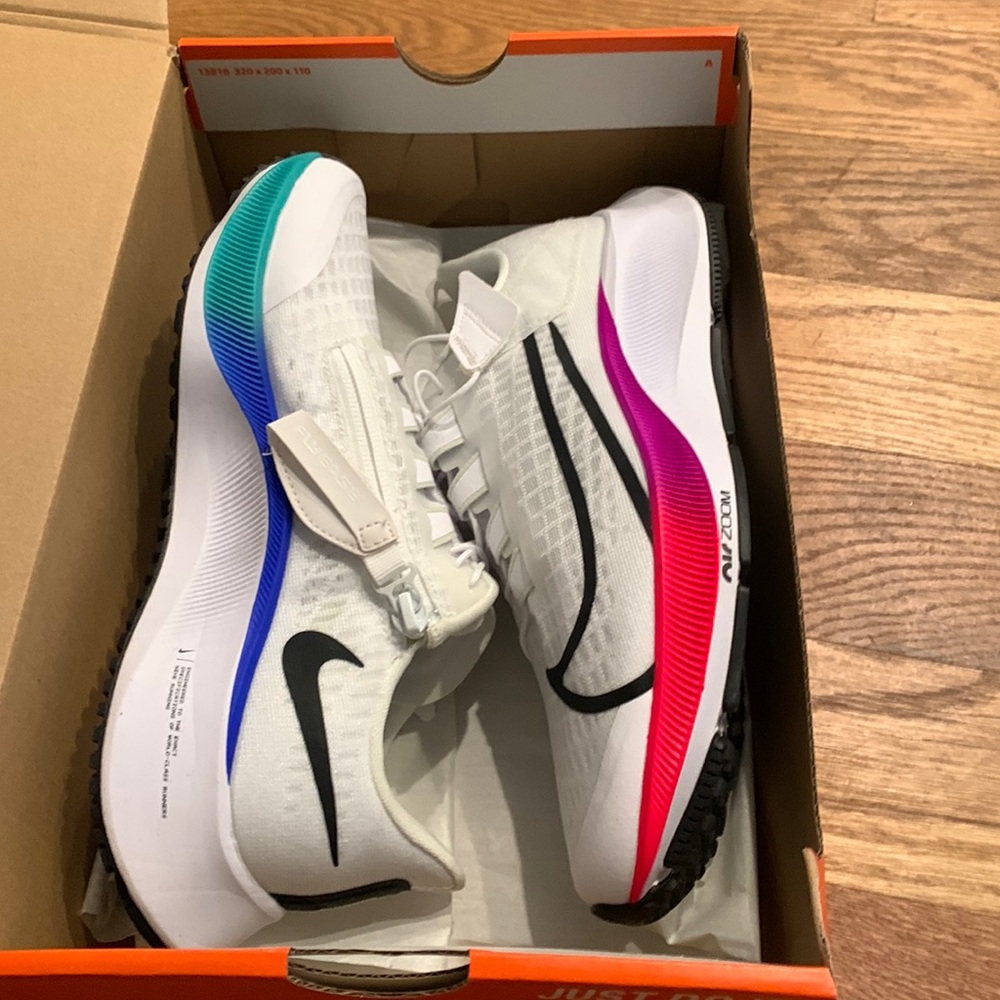 Nike Pegasus FlyEase Women's Easy On/Off Road Running Shoe size 8 NEVER WORN